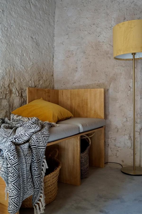 Can Tat, Loft In A Old Coach House Sant Jordi Desvalls Exterior photo